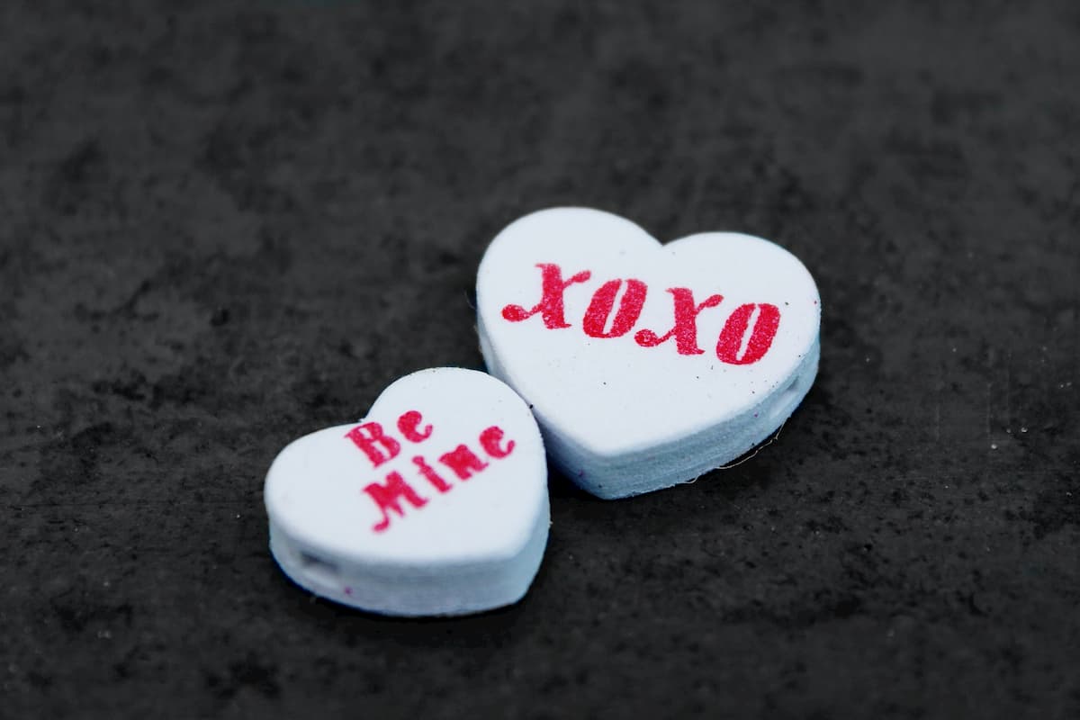 KISS 2 love heart sweets